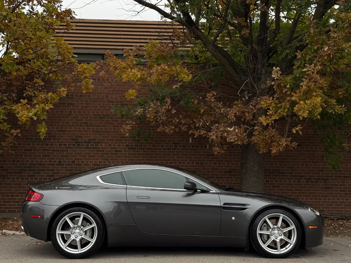 Aston Martin V8 Vantage Coupe 6 Speed Manual — photo 74