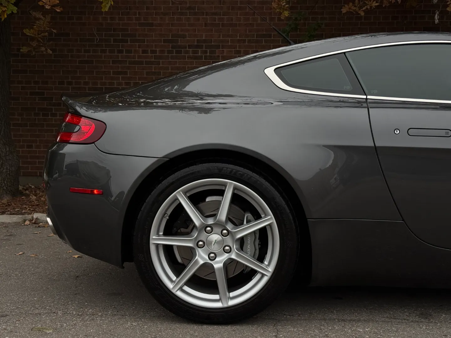 Aston Martin V8 Vantage Coupe 6 Speed Manual — photo 75